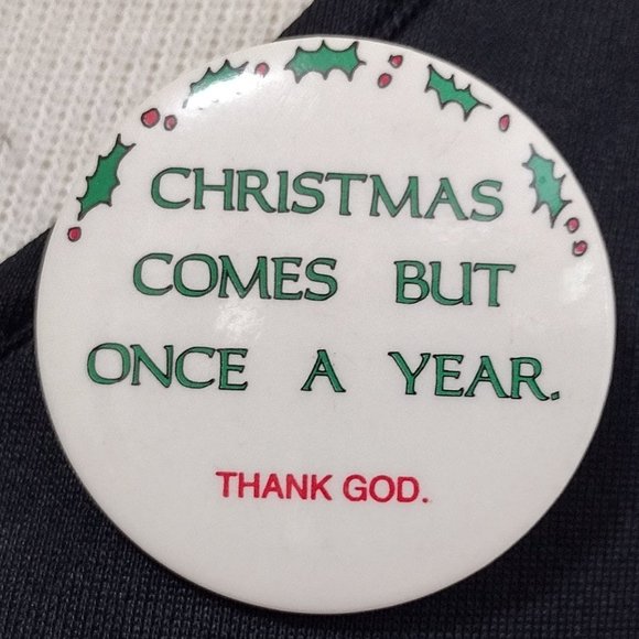 Christmas Comes.....Button Pin - Picture 1 of 4